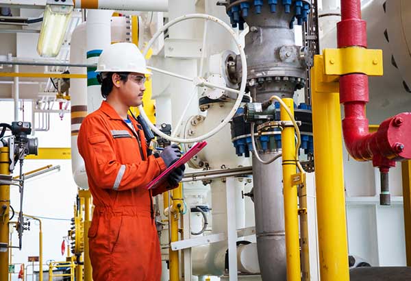 Machine Learning and  Data Management in the Oil and Gas Industry